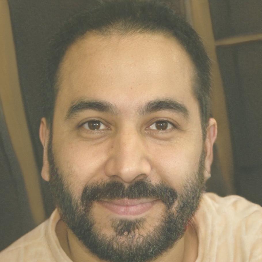 Dr Maciej Żółkiewski - doświadczony praktyk i wykładowca pracy socjalnej